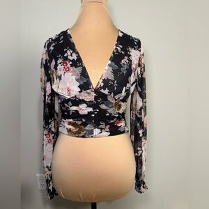 Floral V-Neck Long-Sleeve Crop Top - Black/Pink